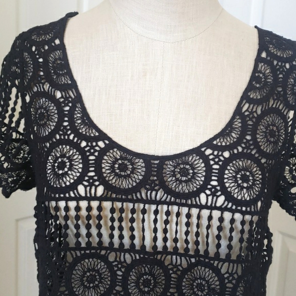 Anthropologie DULCIE Boho Sheer Crochet Top Black Cotton Fringe Hem Short Sleeve - Picture 7 of 16